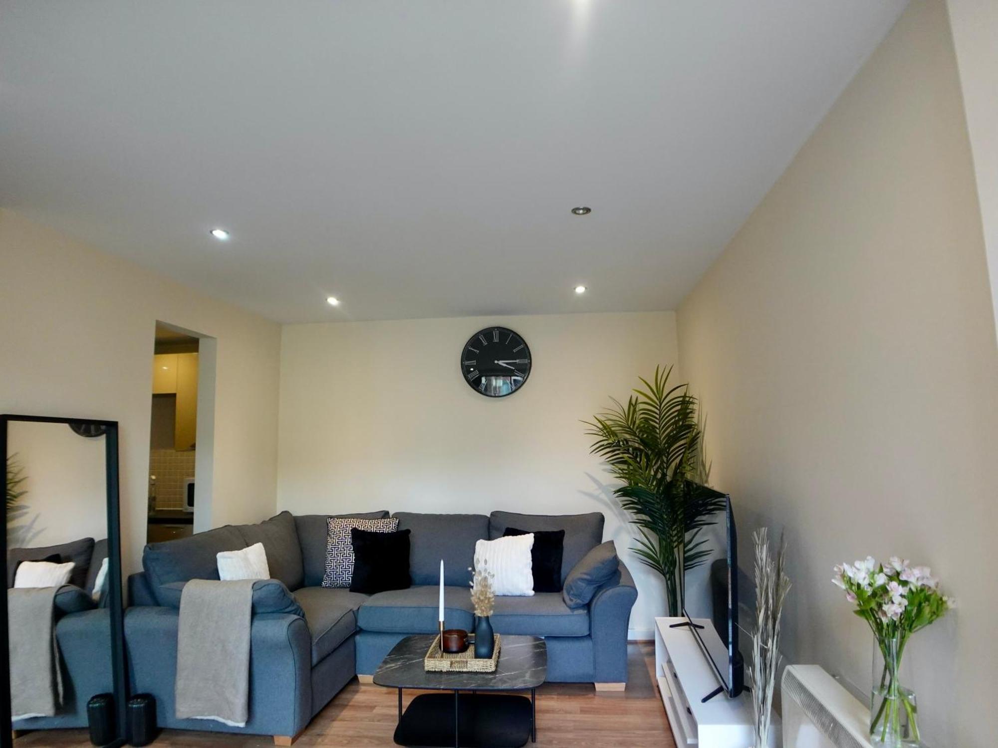 Modern Spacious Apartment In Digbeth With Balcony - Netflix, Youtube, Amazon Tv, Superfast Wifi - Just 10 Mins To Birmingham Centre, Bullring, Train, Coach Station And Birmingham Fc Exterior photo